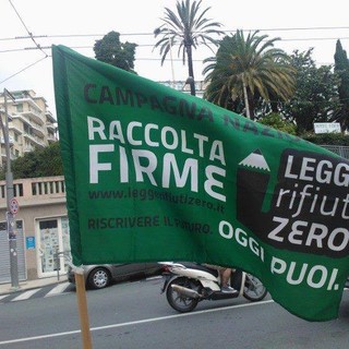 Ottima la risposta per l'iniziativa 'Compostiamoci bene' di 'Sanremo Sostenibile' Ottima la risposta per l'iniziativa 'Compostiamoci bene' di 'Sanremo Sostenibile'