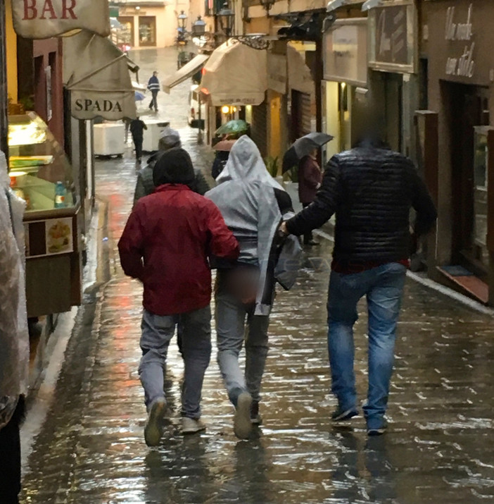 Sanremo: spaccio in un appartamento di via Palazzo, la droga era nascosta sotto le tegole del tetto