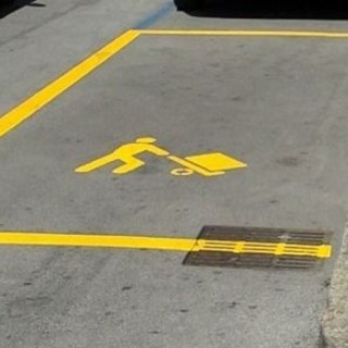 Ventimiglia, Pd: "Ripristinare gli stalli per carico e scarico in via Tenda" (Foto) Ventimiglia, Pd: "Ripristinare gli stalli per carico e scarico in via Tenda" (Foto)