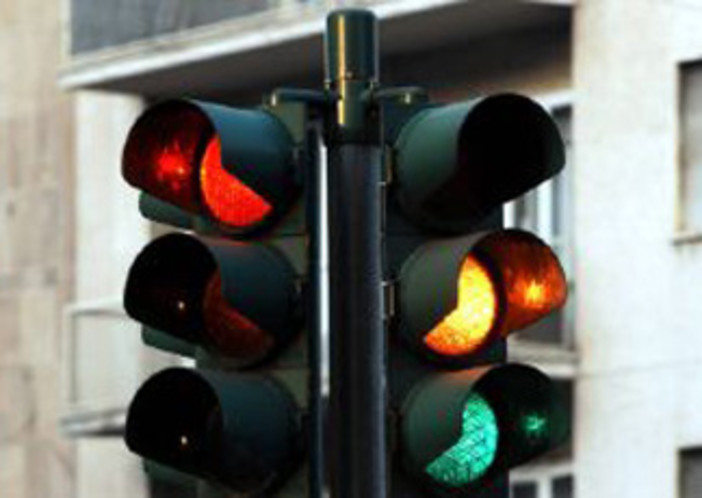 Ventimiglia: semaforo non funzionante all'incrocio di via Roma e via Dante, prestare la massima attenzione