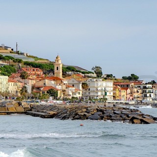 Santo Stefano al Mare: molti i detriti negli ultimi tempi, pulizia straordinaria del torrente Santa Caterina Santo Stefano al Mare: molti i detriti negli ultimi tempi, pulizia straordinaria del torrente Santa Caterina