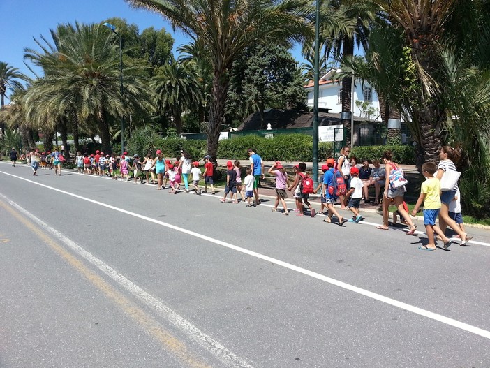 Sanremo: Partono le attività alla scuola estiva dell'associazione 'Insieme', il mercoledì pomeriggio ci sarà Yoga Kid'S con l'istruttrice Monica Vailetta, esperta in Yoga adulti e bambini Sanremo: Partono le attività alla scuola estiva dell'associazione 'Insieme', il mercoledì pomeriggio ci sarà Yoga Kid'S con l'istruttrice Monica Vailetta, esperta in Yoga adulti e bambini