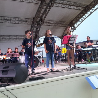 Diano Marina: Saggio della 'Diano School Music' al Molo delle Tartarughe, i risultati e le foto Diano Marina: Saggio della 'Diano School Music' al Molo delle Tartarughe, i risultati e le foto