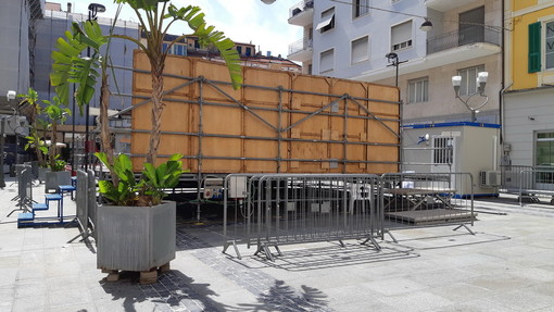 Sanremo, struttura per spettacoli in piazza Borea, un cittadino: "Sembra un'area dismessa di periferia" Sanremo, struttura per spettacoli in piazza Borea, un cittadino: "Sembra un'area dismessa di periferia"