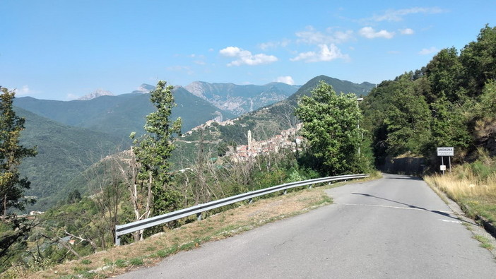 Molini di Triora: grazie all'opera di numerosi volontari, la frazione di Andagna si è rifatta il look (foto)