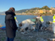 Migranti a Ventimiglia, accampamenti abusivi e rifiuti in spiaggia: continuano gli sgomberi
