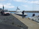 Imperia: la Polizia di Stato soccorre una barca a vela incagliata sugli scogli con una persona a bordo