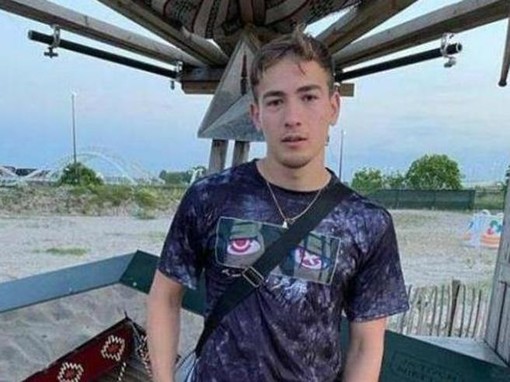Catturato il giovane che ha ucciso il padre e un amico di famiglia a Montaldo Mondovì (video) Catturato il giovane che ha ucciso il padre e un amico di famiglia a Montaldo Mondovì (video)