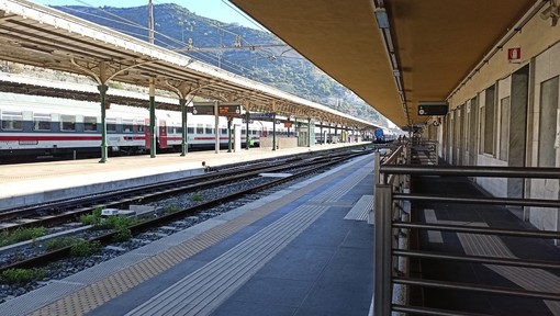 Ventimiglia, guasto sulla linea ferroviaria: soppresso un treno Ventimiglia, guasto sulla linea ferroviaria: soppresso un treno