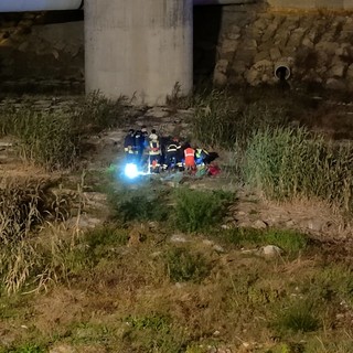 Imperia, 18enne trovato sul greto del torrente: mobilitazioni di soccorsi al ponte della stazione (foto e video)