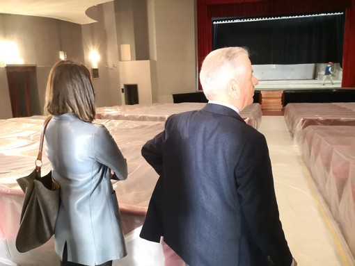 Il sindaco Scajola con l'assessore Roggero durante il sopralluogo al Cavour dell'aprile 2019