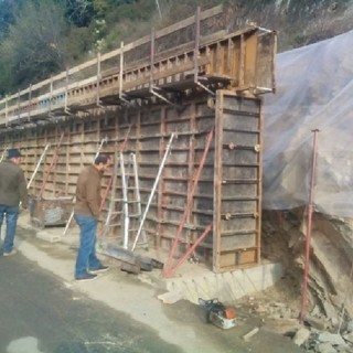 Ventimiglia: chiusa domattina dalle 9 alle 11 la Bevera-Calvo per consentire la gettata del muro Ventimiglia: chiusa domattina dalle 9 alle 11 la Bevera-Calvo per consentire la gettata del muro