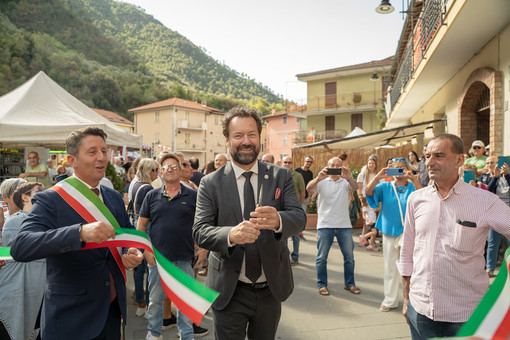 Badalucco: taglio del nastro con la Reale Ambasciata Norvegese all'inaugurazione del 50° Festival dello Stoccafisso (Foto e Video) Badalucco: taglio del nastro con la Reale Ambasciata Norvegese all'inaugurazione del 50° Festival dello Stoccafisso (Foto e Video)