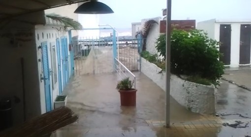 #Allertameteo: ecco il fiume d'acqua che questa mattina ha invaso il 'Serenella Beach' a Sanremo #Allertameteo: ecco il fiume d'acqua che questa mattina ha invaso il 'Serenella Beach' a Sanremo