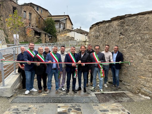 Urbanistica, inaugurata la nuova piazza di Cenova. Assessore regionale Scajola: "Simbolo di ripartenza per tutta la comunità" (Foto)