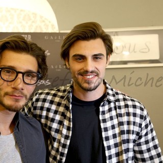 #Sanremo2015: invasione di donne in via Cavour per Stefano De Martino e Francesco Monte