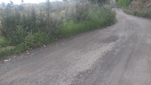 Foto di una strada a Poggi nel 2016 Foto di una strada a Poggi nel 2016