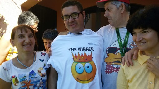 Riva Ligure: gli ospiti della Residenza Protetta le Grange hanno sfidato i ragazzi dell'Anffas, un pomeriggio in amicizia Riva Ligure: gli ospiti della Residenza Protetta le Grange hanno sfidato i ragazzi dell'Anffas, un pomeriggio in amicizia