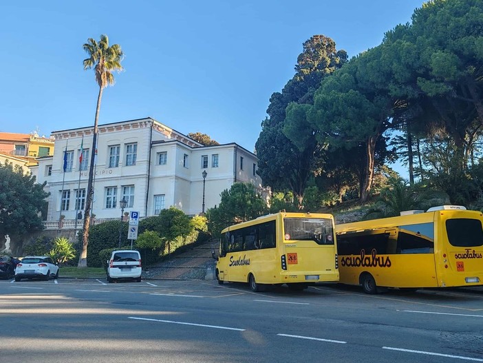 Trasporto scolastico, Bordighera rinnova convenzione con Vallebona (Foto) Trasporto scolastico, Bordighera rinnova convenzione con Vallebona (Foto)
