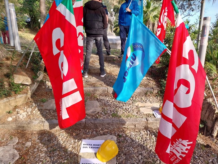 Imperia, presidio di ieri davanti alla Prefettura, Cgil e Uil: "Basta morti sul lavoro!"