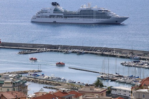 Sanremo: dopo i problemi dell'ultimo sbarco ecco i croceristi arrivati oggi in città con la Seabourn Sojourn con 449 passeggeri Sanremo: dopo i problemi dell'ultimo sbarco ecco i croceristi arrivati oggi in città con la Seabourn Sojourn con 449 passeggeri