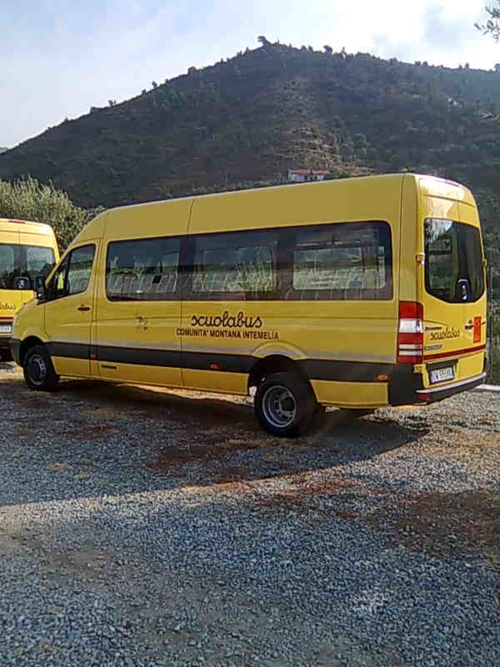 Domani scuole aperte nel golfo dianese, scuolabus nelle frazioni da giovedì