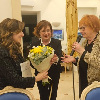 Cristina Scocchia, una leader con le radici a Coldirodi: Zonta Club le conferisce il premio “Yellow Rose” Cristina Scocchia, una leader con le radici a Coldirodi: Zonta Club le conferisce il premio “Yellow Rose”