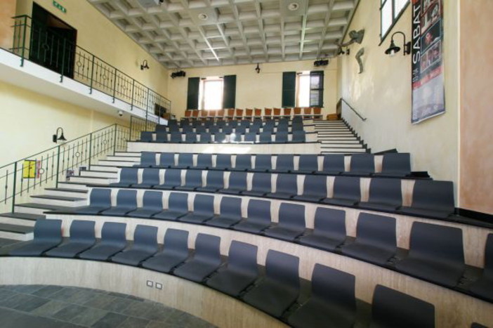 “Assolto o colpevole”: dopo la Fos a Sanremo a San Lorenzo al Mare il teatro diventa giudizio e coscienza “Assolto o colpevole”: dopo la Fos a Sanremo a San Lorenzo al Mare il teatro diventa giudizio e coscienza