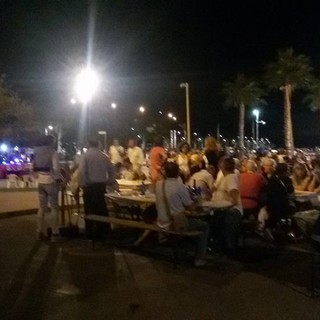 Santo Stefano al Mare: una enorme partecipazione per la cena benefica pro Amatrice, che ha coinvolto tutte le associazioni del paese Santo Stefano al Mare: una enorme partecipazione per la cena benefica pro Amatrice, che ha coinvolto tutte le associazioni del paese