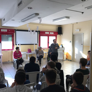 Ventimiglia, a Roverino "Oltre la trama: il ricamo come filo di libertà", incontro solidale per sostenere la famiglia di Shireen Alhamamreh