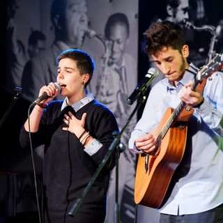 Imperia: questa sera Giulia e Francesco del gruppo Seawards ospiti da Red Ronnie al Roxy Bar per il Fiat Music Imperia: questa sera Giulia e Francesco del gruppo Seawards ospiti da Red Ronnie al Roxy Bar per il Fiat Music