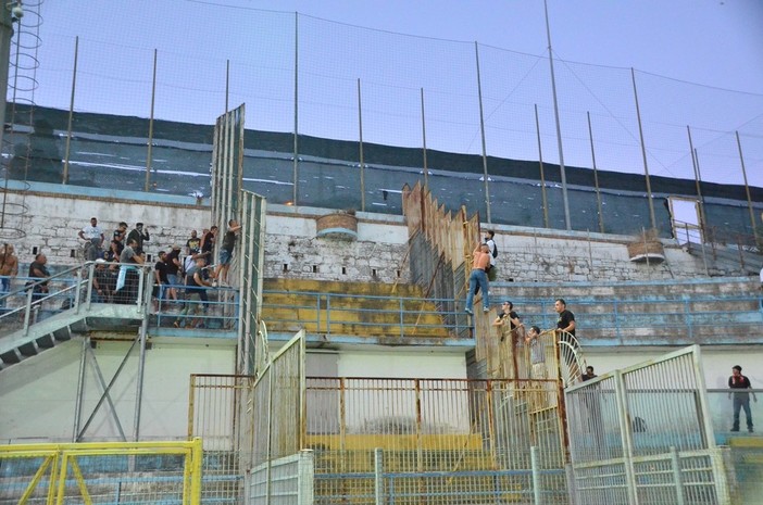 Calcio: domenica prossima vietata la vendita di alcolici e bevande col tappo attorno allo stadio 'Comunale' di Sanremo