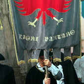 Taggia celebra i 400 anni del giuramento a San Benedetto Revelli: al Caffè della Posta la mostra fotografica del Fotoclub Riviera dei Fiori