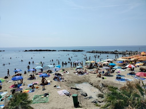 Balneazione, revocato il divieto alla Bussola: restano due tratti interdetti a Sanremo Balneazione, revocato il divieto alla Bussola: restano due tratti interdetti a Sanremo
