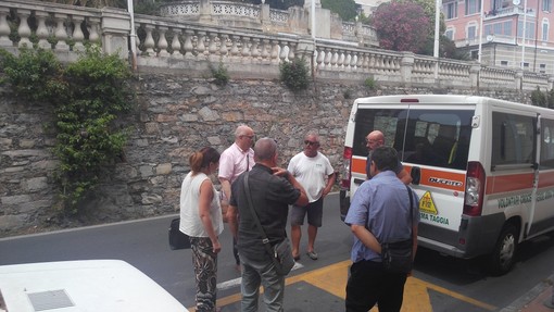 Imperia: all'orizzonte una soluzione per l'accesso ai disabili nella sede Inps. Oggi il sopralluogo di assessore e tecnici (foto e video) Imperia: all'orizzonte una soluzione per l'accesso ai disabili nella sede Inps. Oggi il sopralluogo di assessore e tecnici (foto e video)