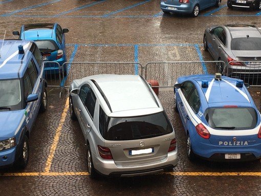Ventimiglia: 60enne trovato alla guida con due patenti false, curioso stratagemma scoperto dalla Polizia di Frontiera Ventimiglia: 60enne trovato alla guida con due patenti false, curioso stratagemma scoperto dalla Polizia di Frontiera
