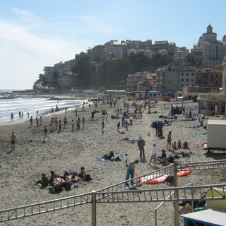 Più appeal  per le spiagge libere e attrezzate: Marco Scajola incontra i balneari “Verso norme meno rigide e no al lettino selvaggio”