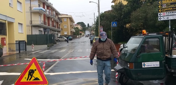 Diano Marina, tir perde gasolio e provoca un maxi sversamento lungo 3 chilometri (Foto) Diano Marina, tir perde gasolio e provoca un maxi sversamento lungo 3 chilometri (Foto)