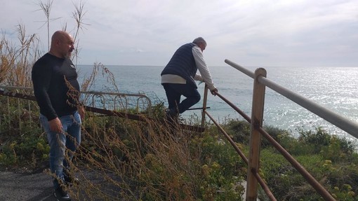 Diano Marina, sopralluogo di sindaco e polizia municipale sull'incompiuta, si valutano rischi frane e smottamenti (foto)