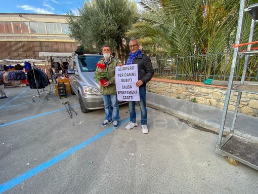 Cresce la protesta al Mercato di Sanremo: un altro ambulante in sciopero, "Senza risposte dal Comune sarà la morte delle nostre attività"