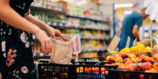Imperia: boom di domande per il sostegno alimentare: su 612 il Comune ne ammette 492 per quasi 200 mila euro di contributi Imperia: boom di domande per il sostegno alimentare: su 612 il Comune ne ammette 492 per quasi 200 mila euro di contributi