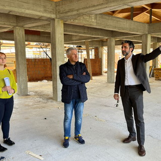 Taggia, mattinata di sopralluoghi con i tecnici della Provincia: “Oggi vediamo un nuovo futuro per le ex caserme Revelli” (foto)