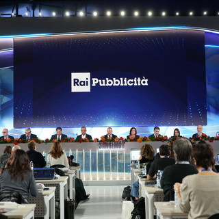 Sanremo 2026, Rai Pubblicità presenta “Tra palco e città”: il Festival diventa un’esperienza diffusa