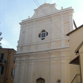 Sanremo, mistero a Poggio: un cuore animale lasciato davanti all’oratorio. Il vescovo Suetta: “Una parodia blasfema e di cattivo gusto”