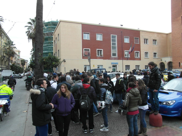 Ventimiglia: freddo nelle aule al 'Marco Polo', ieri l'incontro con gli Assessori Campagna e Nesci Ventimiglia: freddo nelle aule al 'Marco Polo', ieri l'incontro con gli Assessori Campagna e Nesci