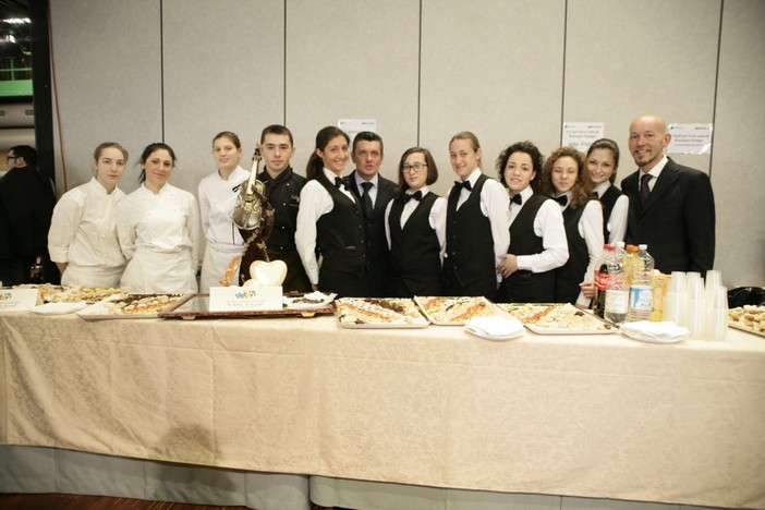 Festival Sanremo 2013: gli studenti dell'Istituto Ruffini - Aicardi 'addolciscono' la Sala Stampa