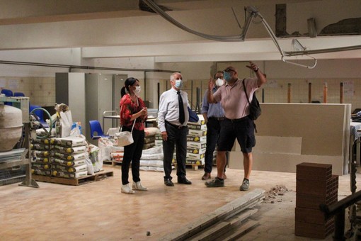 Imperia, inizio dell'anno scolastico: sopralluogo del sindaco Scajola. "Interventi negli istituti quasi conclusi" (Foto) Imperia, inizio dell'anno scolastico: sopralluogo del sindaco Scajola. "Interventi negli istituti quasi conclusi" (Foto)