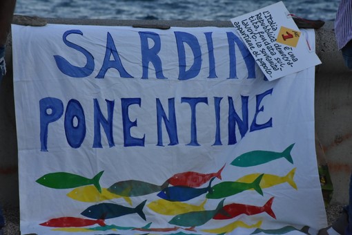 Migranti, lettera aperta alla cittadinanza delle 'Sardine ponentine': &quot;Chiediamo al Governo di abrogare i decreti di Salvini&quot;