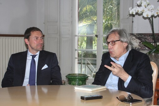 Elezioni a Bordighera: Sgarbi si presenta con Novembre, critiche per tutti e sullo scioglimento tuona "Pretendo rispetto e scuse"