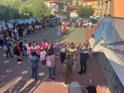 Primo giorno di scuola a Camporosso, l'Amministrazione comunale: "Ogni giorno è un'occasione per costruire il futuro che desiderate" Primo giorno di scuola a Camporosso, l'Amministrazione comunale: "Ogni giorno è un'occasione per costruire il futuro che desiderate"